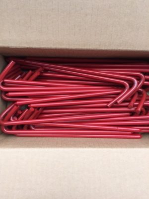 Box of 100 10 inch tarp stakes in red