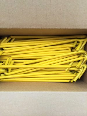 Box of 100 yellow 10 inch tarp stakes